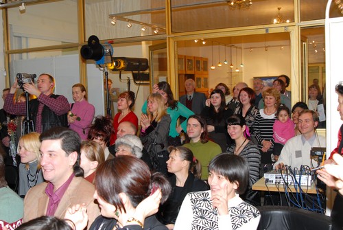Выставочный Зал «Творчество» (г. Москва) переполнен зрителями